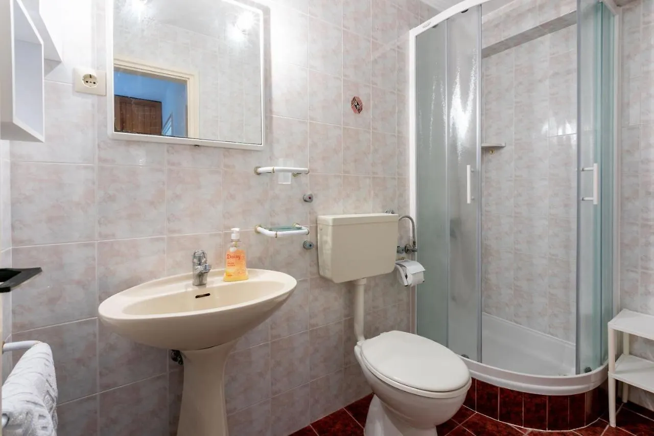 Apartments Vera Supetarska Draga Croatia