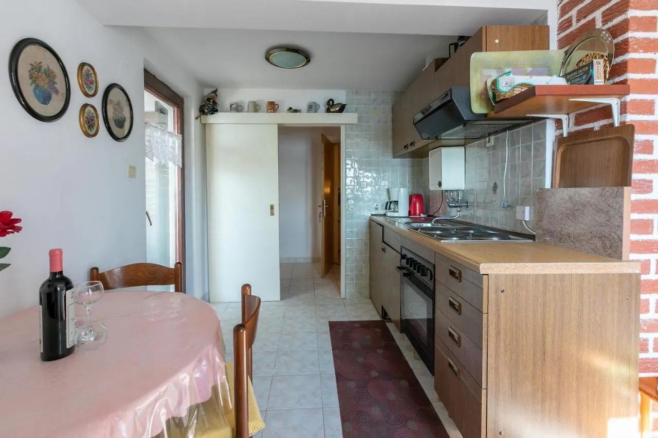 Apartments Vera Supetarska Draga 0*,  Croatia