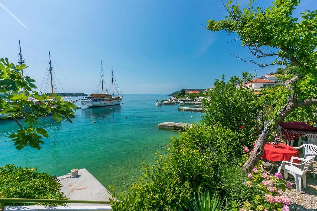 Apartments Vera Supetarska Draga Croatia