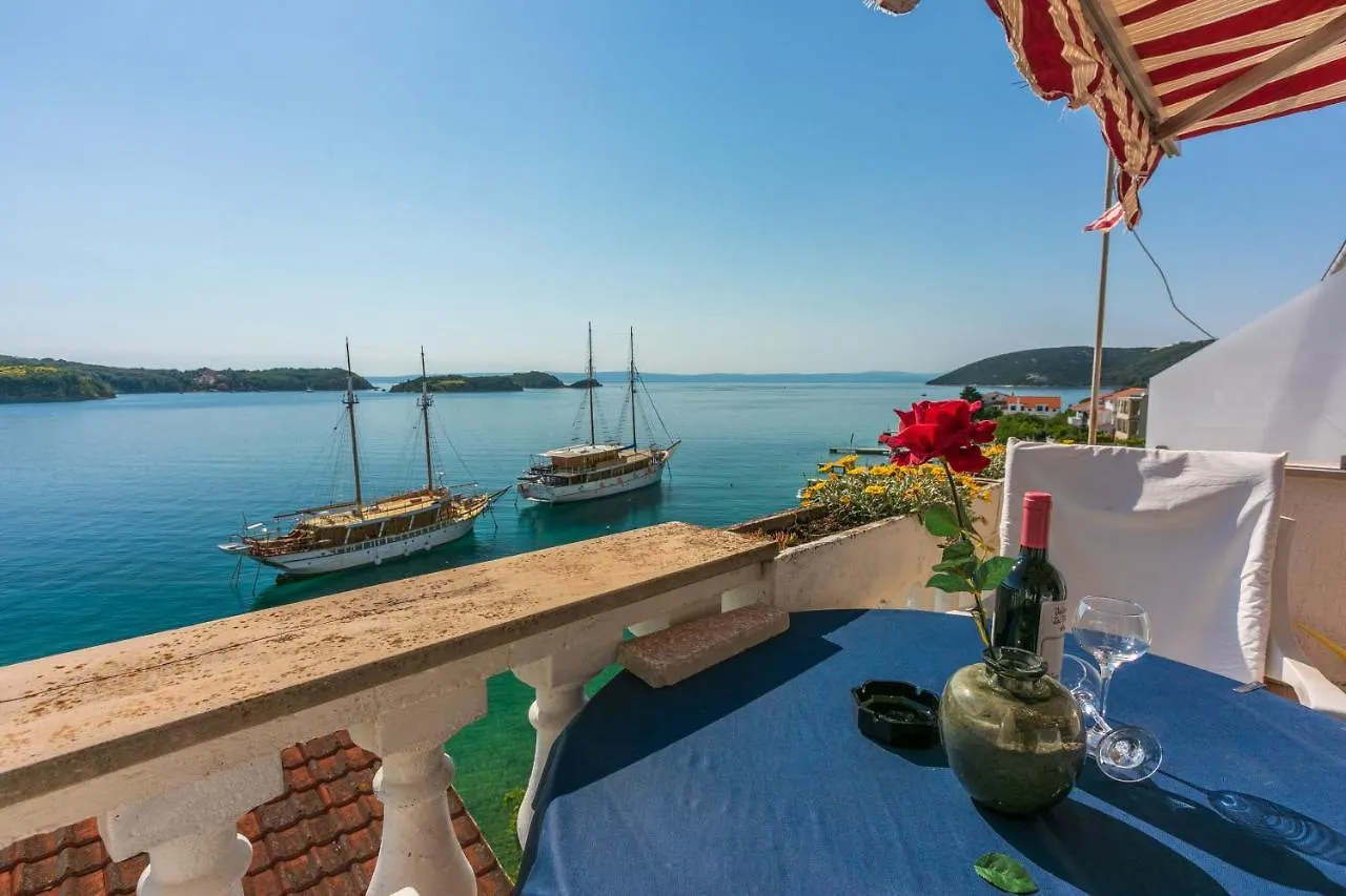 Apartments Vera Supetarska Draga 0*,  Croatia