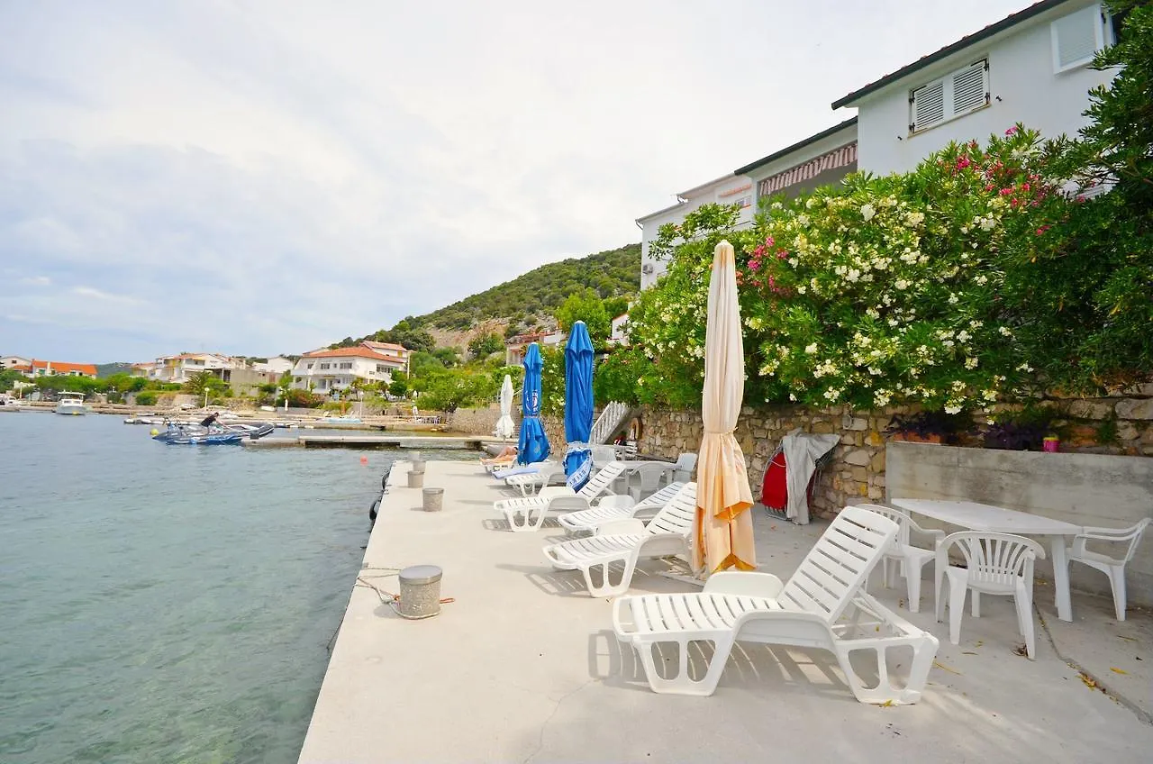 Apartments Vera Supetarska Draga Croatia