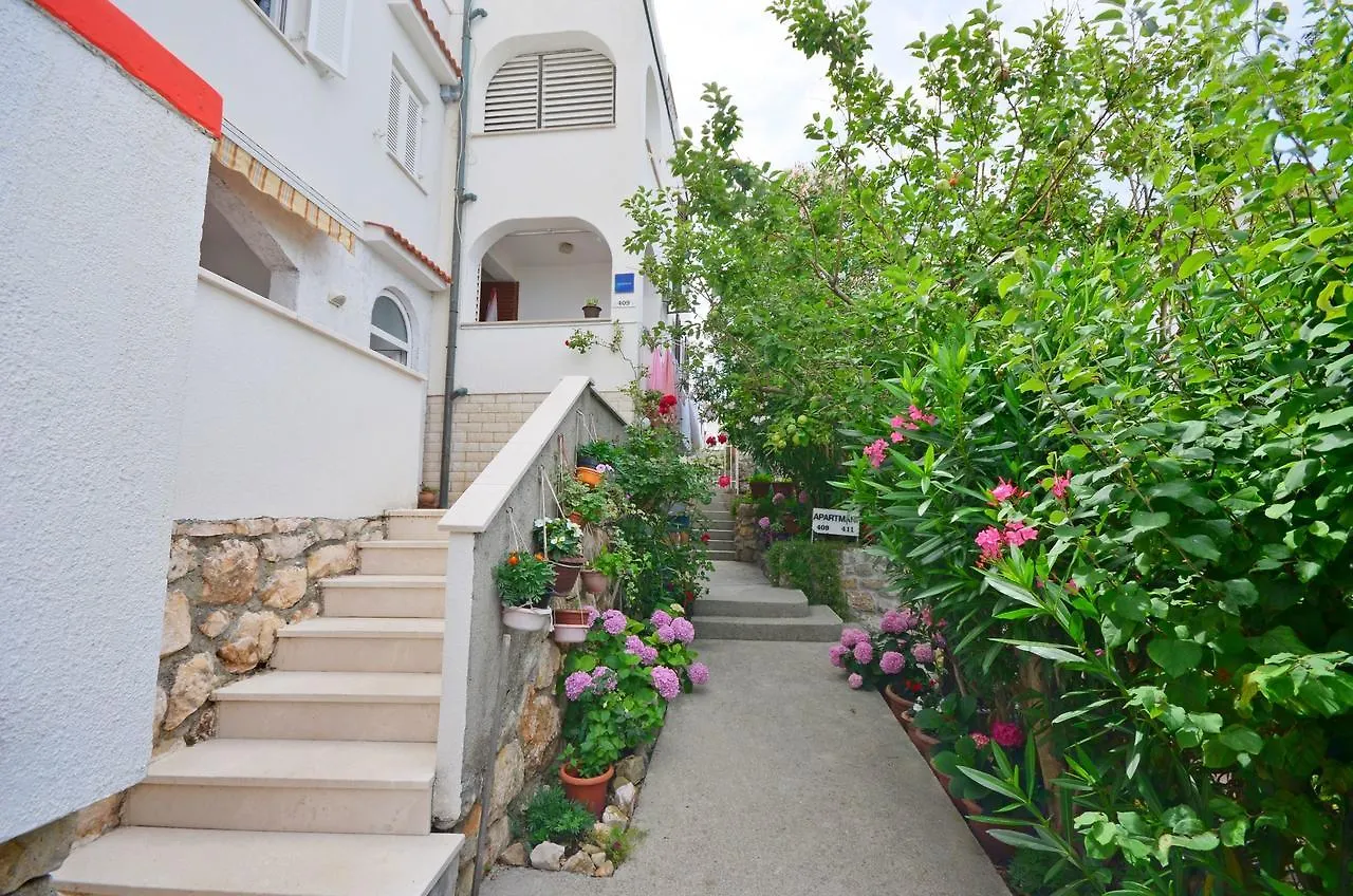 Apartments Vera Supetarska Draga 0*,  Croatia