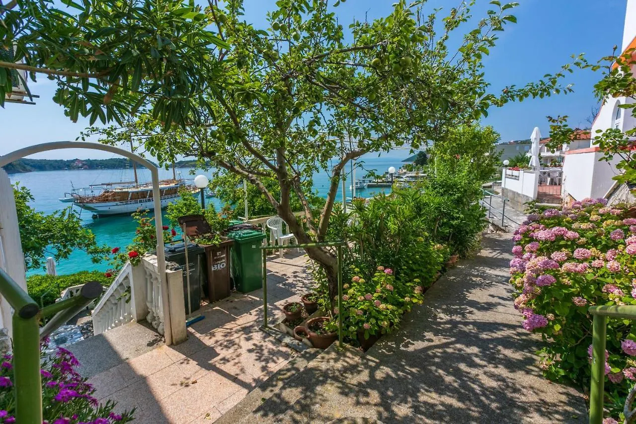 Apartments Vera Supetarska Draga