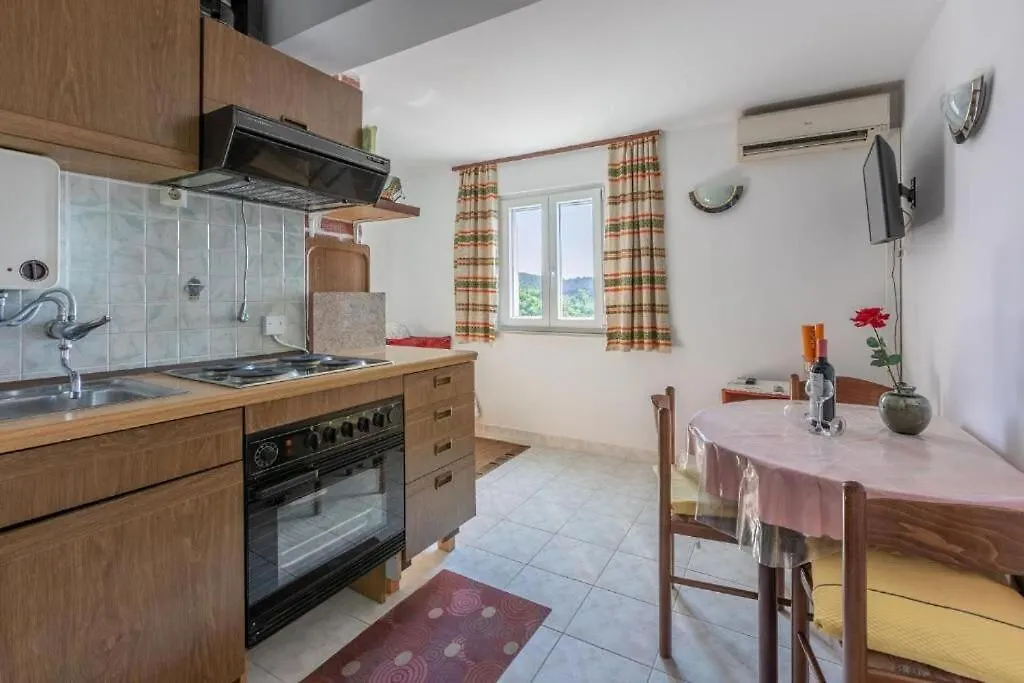 Apartments Vera Supetarska Draga